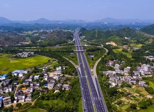 建设南北改扩建高速公路项目